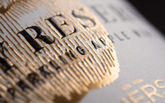 Thatchers-English-Sparkling-Apple-Wine-Close-up-flat-bed-emboss-apple-1920×1280